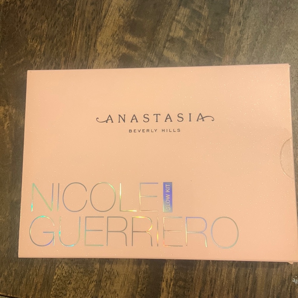 BNIB ABH Nicole Guerriero Glow Kit